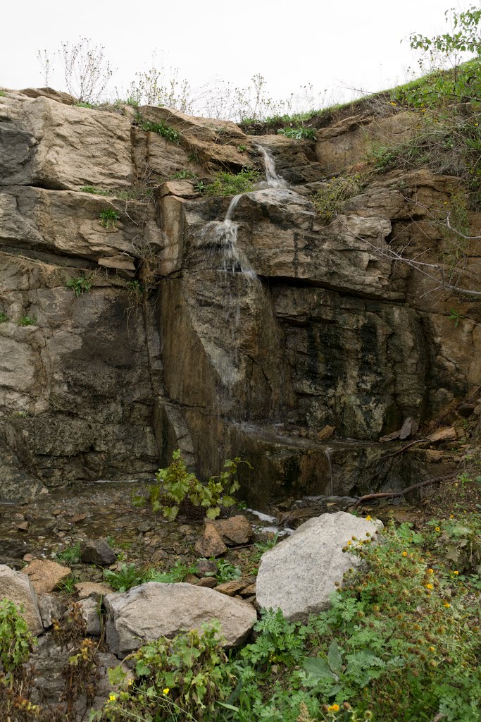 Небольшой водопад, Каменное