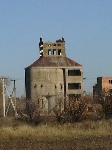 Заброшенное зернохранилище, Камыш-Заря