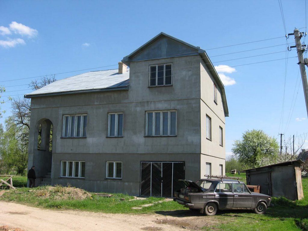 My House, Брошнев-Осада