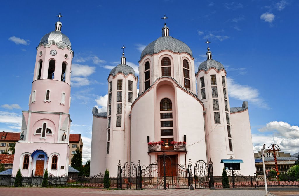 Church of the Holy Trinity, Тлумач