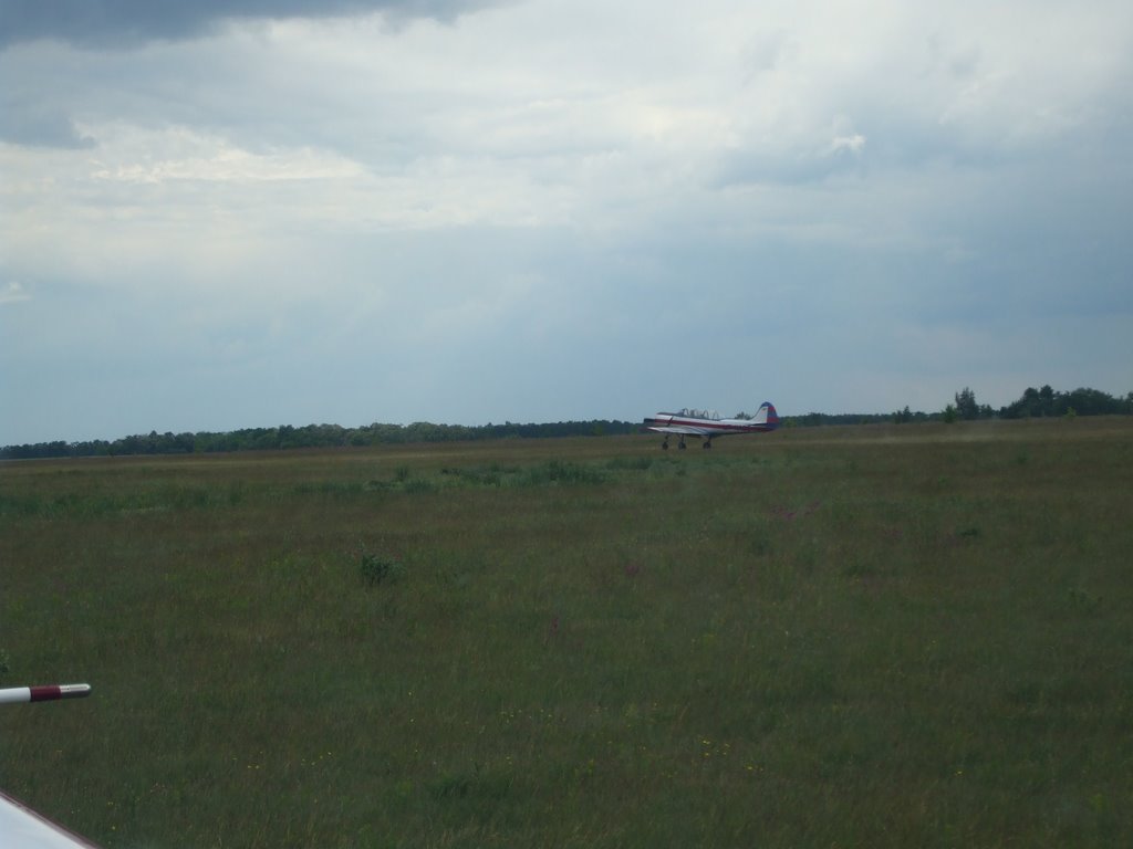 plane is landing while we are preparing to take off, Киев