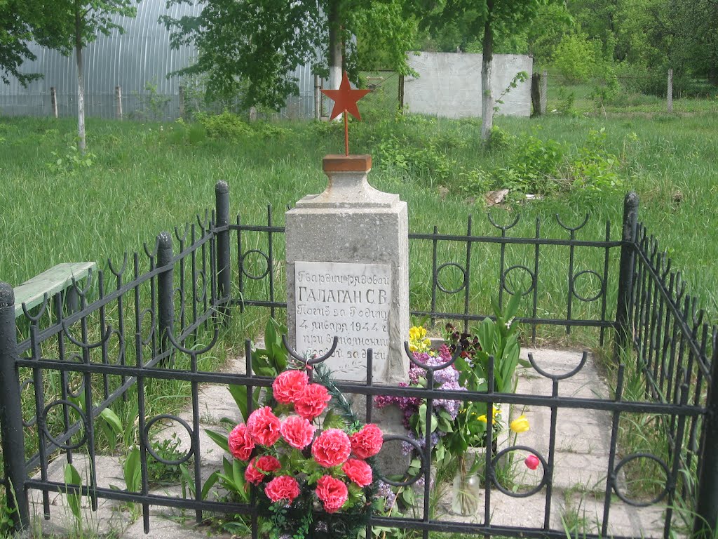 Памятник Герою ВОВ на территории Радиостанции, Киев