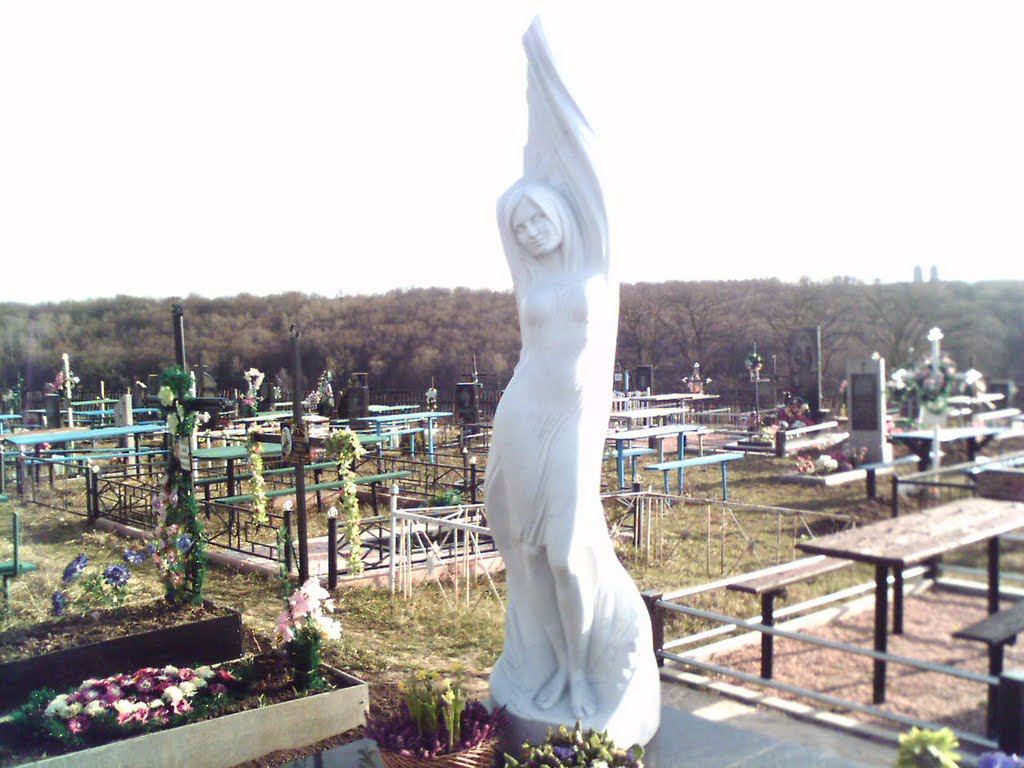 Памятник на могиле телеведущей Ольги Бурой, Тетиев
