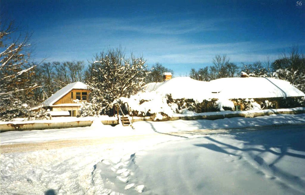 Chornobyl : the village in february 99, Nuclear Plant is in Nord-West, Чернобыль