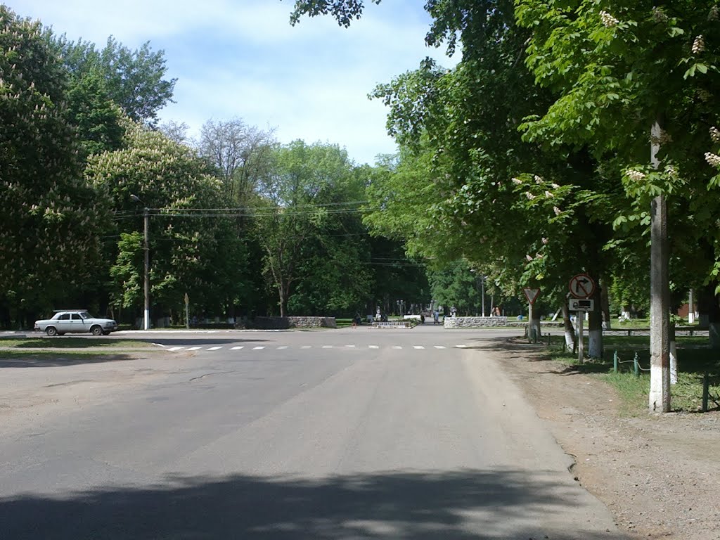 corner Richna / Nezalezhnosti St., Яготин