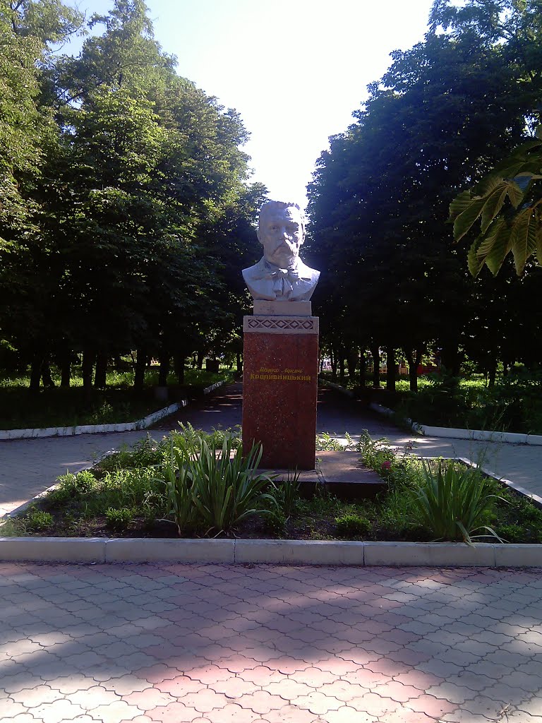 Бобринец, Памятник Кропивницькому Марко Лукичу, Бобринец