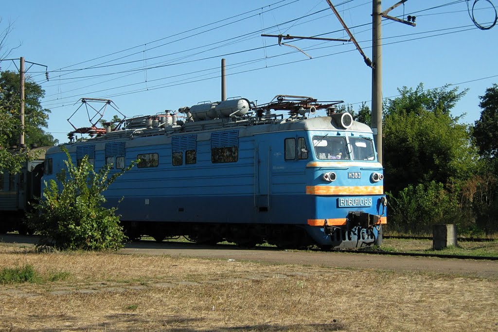 ►Пассажирский поезд с электровозом ВЛ60 прибывает на станцию Долинская, Долинская