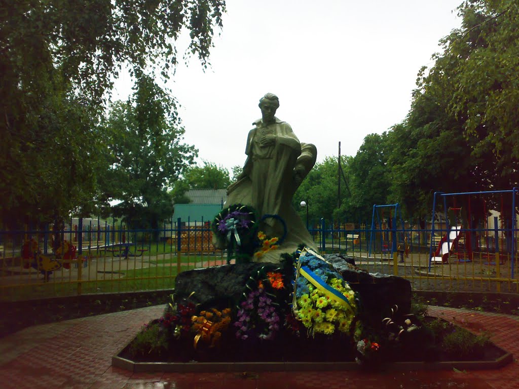 Памятник Шевченку, Новомиргород
