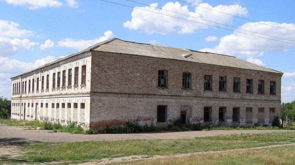 Old school building (Старая школа), Устиновка