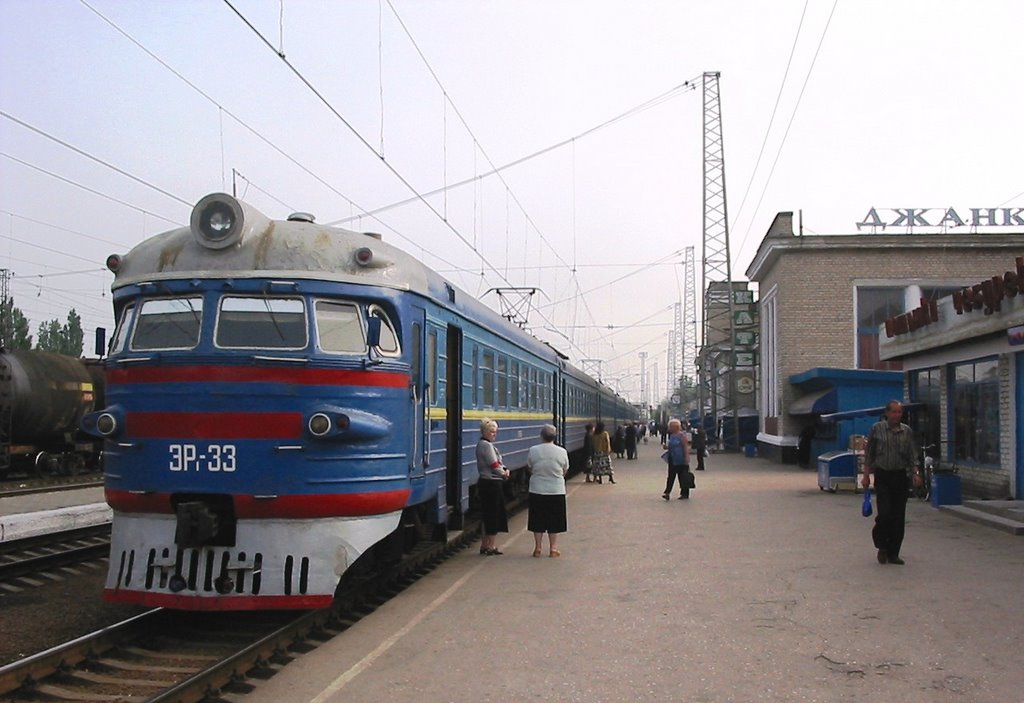 Train ready to depart from Dzhankoi, Джанкой