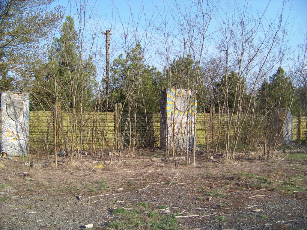 Стенды на территории бывшей военной базы., Джанкой
