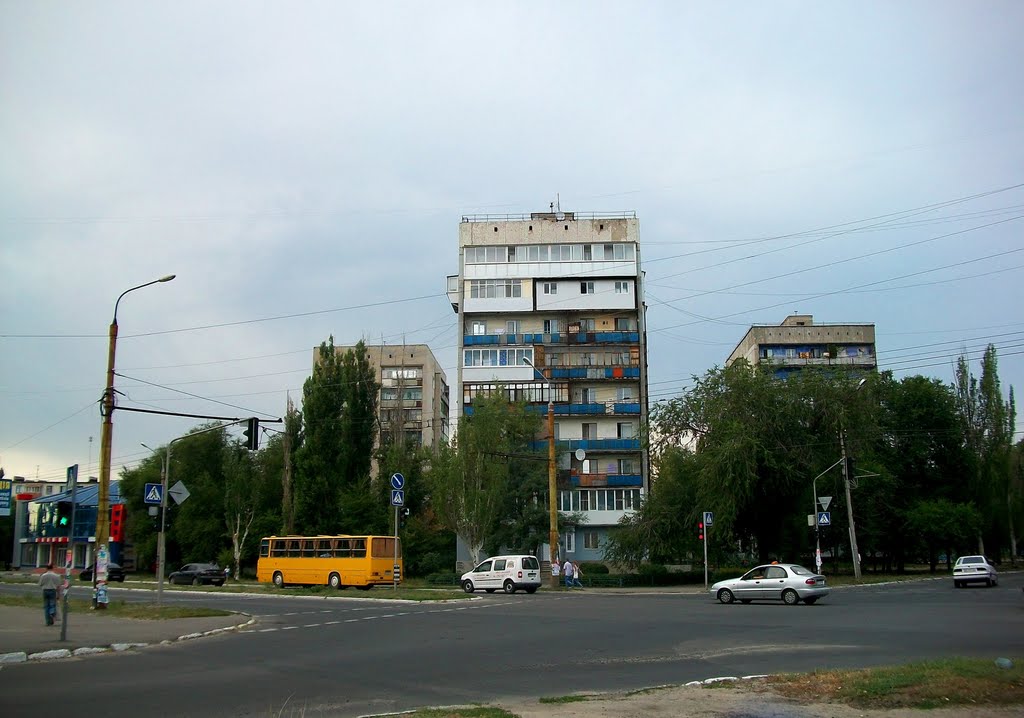 Crossing of Gvardeyskiy avenue and Street of Cosmonauts, Severodonetsk, Советский