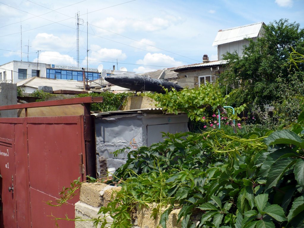 Airplane fuel tank on the roof: used as a water tank, Судак