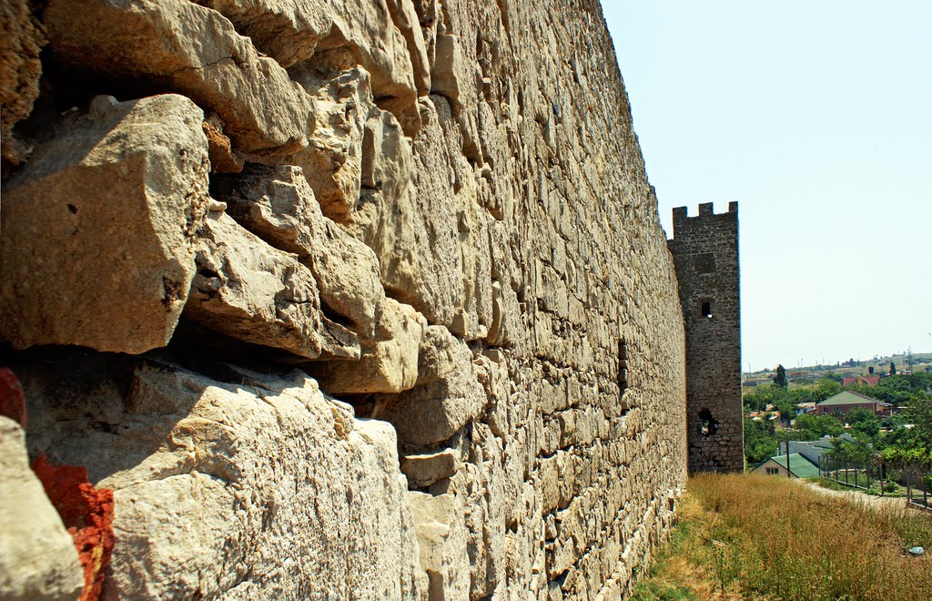 Карантин. Генуэзская крепость. Вид на башню Климента (папы Климента IV), Феодосия