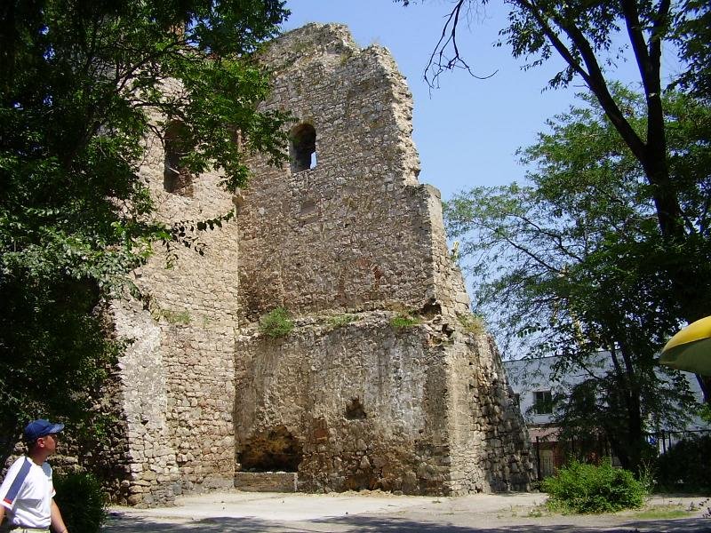 половина угловой стены башни св. Константина, Феодосия
