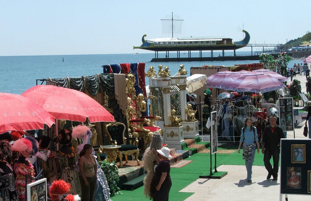 Krim - Jalta - Strandpromenade und Restaurationsschiff, Ялта
