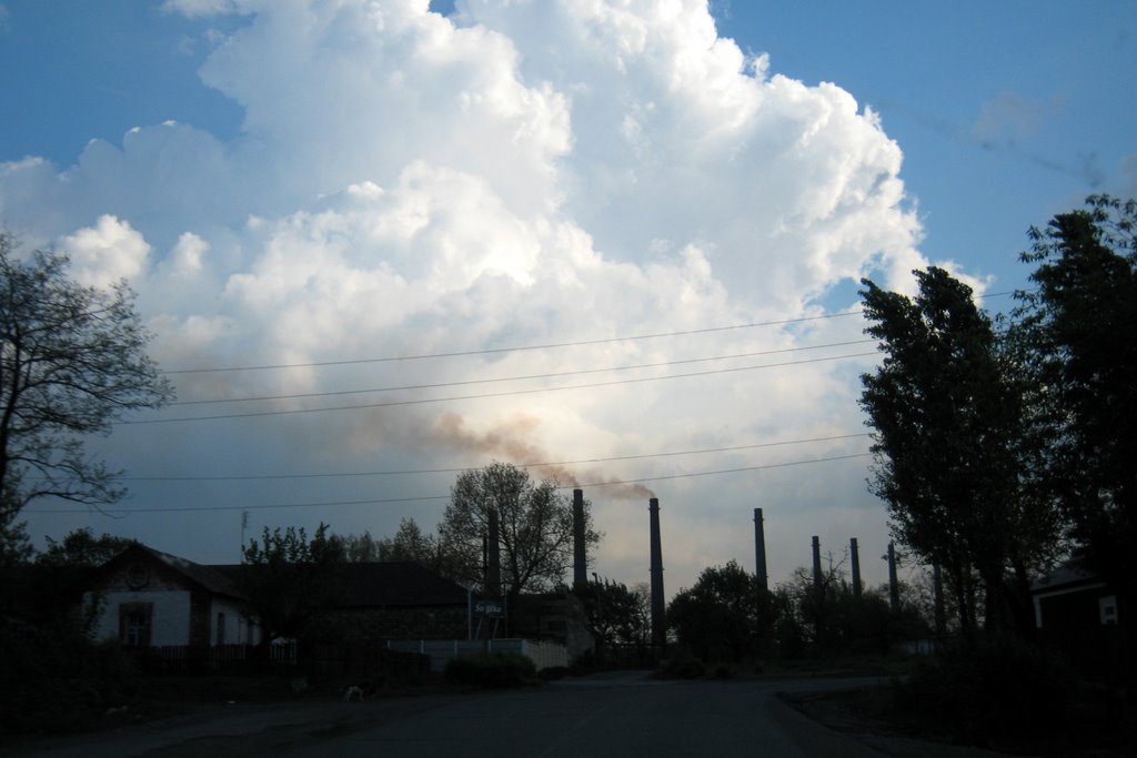 Белые облака с оранжевым кантом. White clouds with orange piping., Алчевск