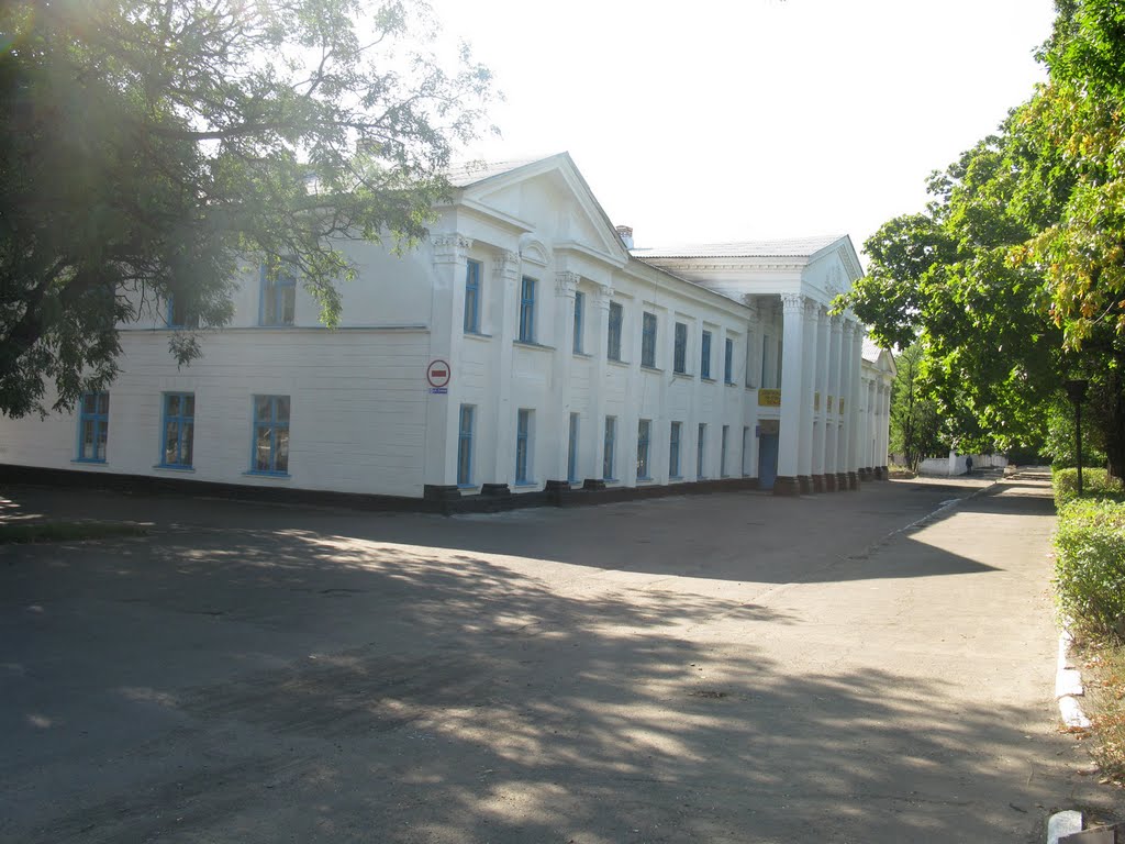 Здание старого Дома культуры. The building of the old House of Culture, Антрацит