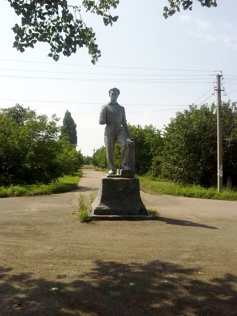 Памятник шахтёру 1950-е годы. Miner monument 1950-th, Байрачки