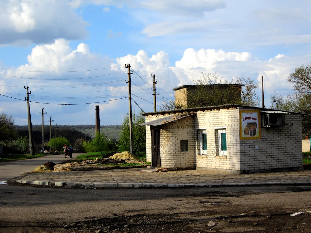 Перекрёсток возле поселкового базара, Белое