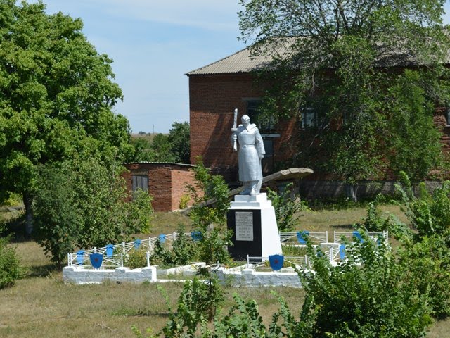 Памятник в Новоровенецком, Бирюково