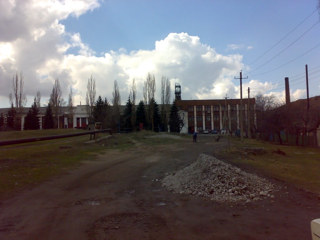 Перевальск. Шахта "Перевальская", админкорпус, Бугаевка