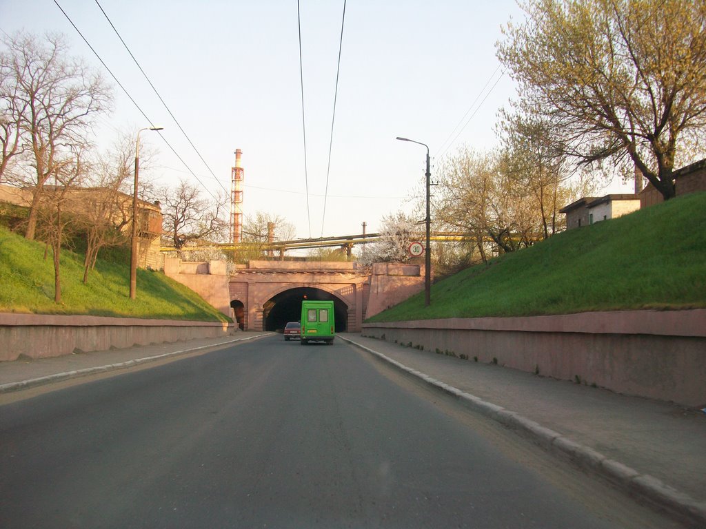 Туннель и въезд в город, Коммунарск