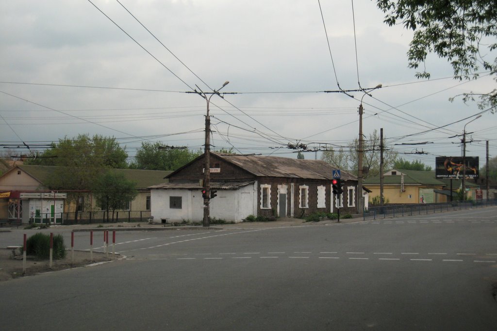 Старое здание. An old building., Коммунарск