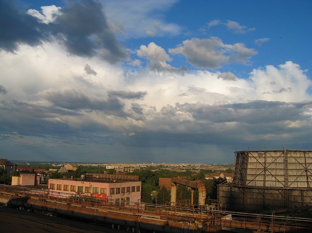 Грозовые облака над городом, Коммунарск