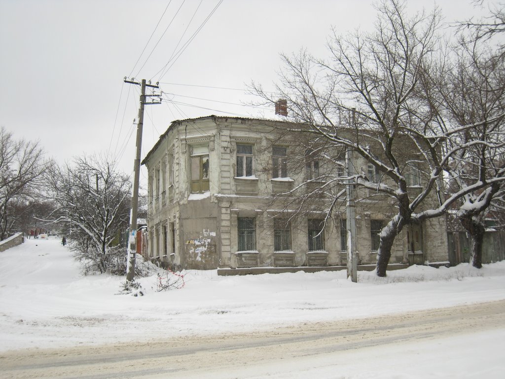 Старый город в снегу. Old city in the snow., Луганск