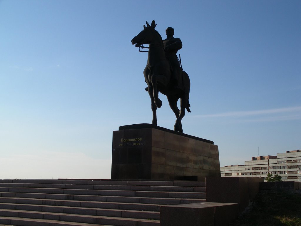 Памятник К.Е. Ворошилову, Луганск