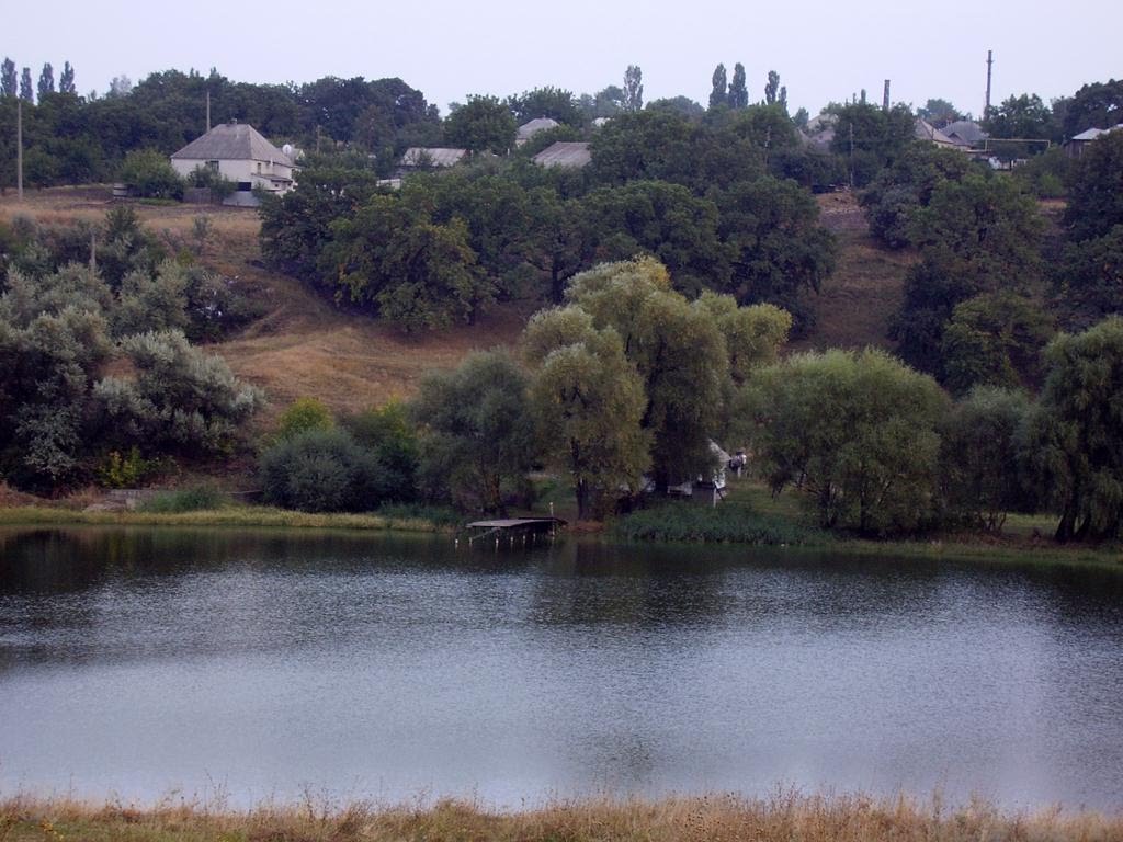 Вид на мкн Бараки с берега ставка, Попасная
