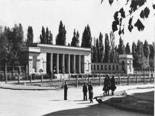 центральный вход в парк (старая фотография), Рубежное