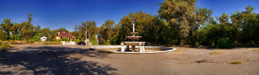 Панорама старый фонтан в парке с 6-ти фото, Рубежное