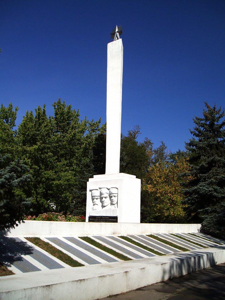 Памятник воинам, Рубежное