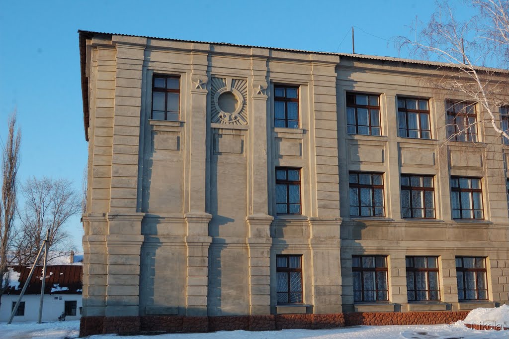 Советская символика на здании школы №2, Старобельск