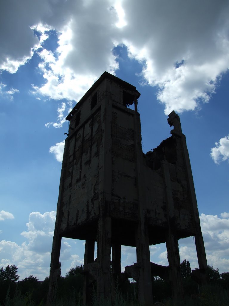 На руинах завода, Стаханов