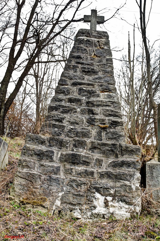 Памятник-пирамида, Бобрка