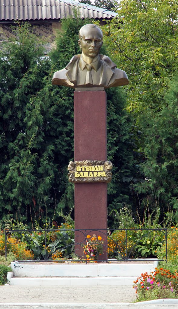 Погруддя Степана Бандери / The bust of Stepan Bandera, Борислав