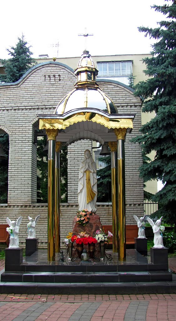 Святая Дева Мария в окружении Ангелов,на территории храма Святого Юра,17в. г. Броды., Броды