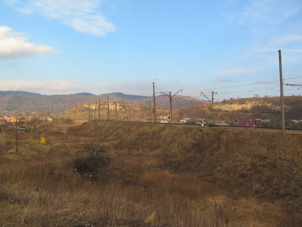 near the railway, Верхнее Синевидное