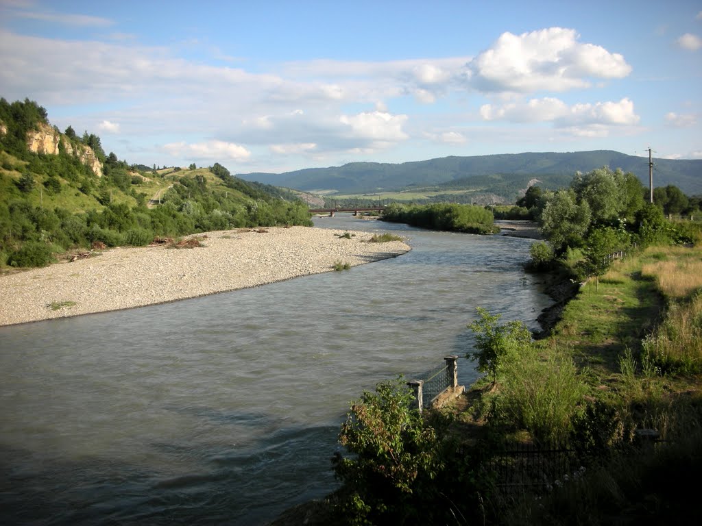 Украина. Верхнее Синевидное. Река Опир (Ukraine. Verkhnie Synovydne. River Opir), Верхнее Синевидное