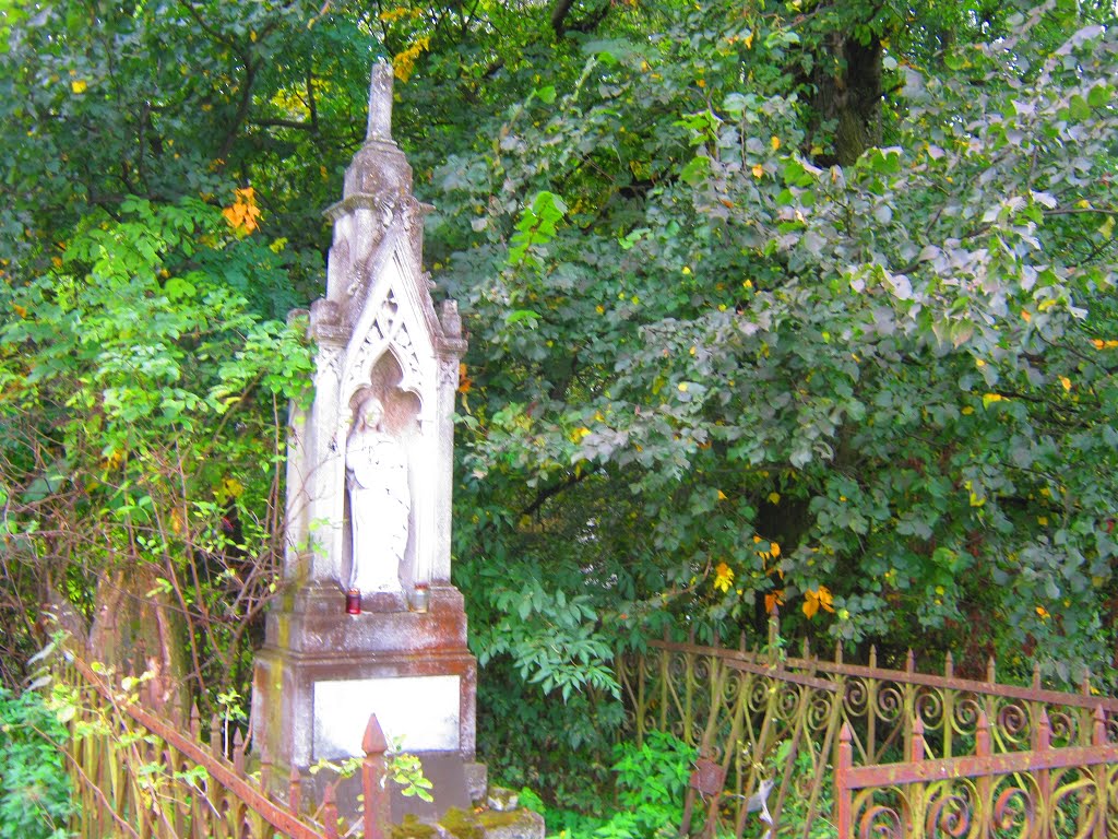статуя на могилі, Мостиска