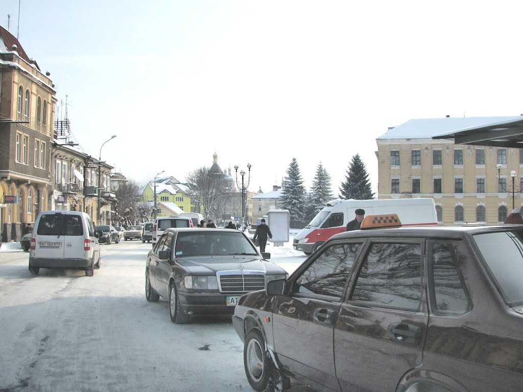 Проезд через центральную площадь мимо университета, что справа. Вид на восток., Самбор