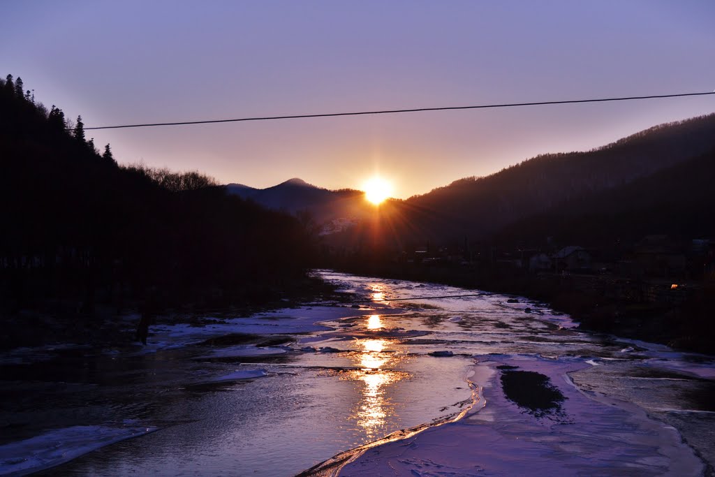 .Захід сонця над річкою Опір., Сколе