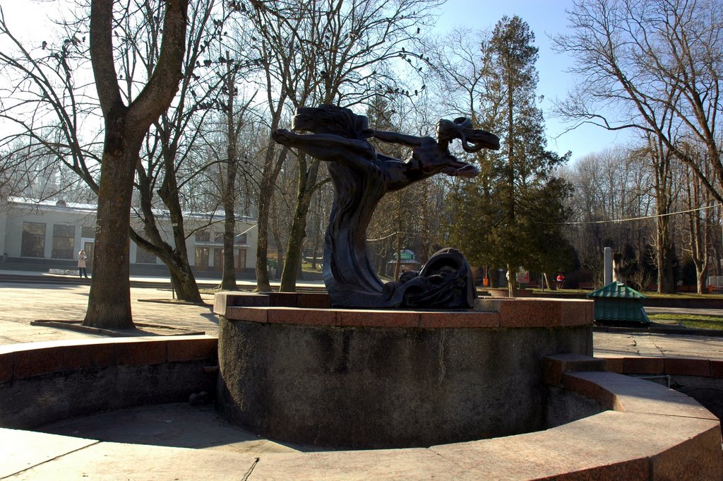 A sculpture in the park. Скульптура в парке., Трускавец