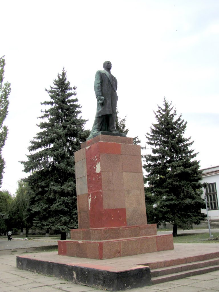 В.И.Ленин,в жалком состоянии,но живее всех живых.г. Н-Буг., Новый Буг
