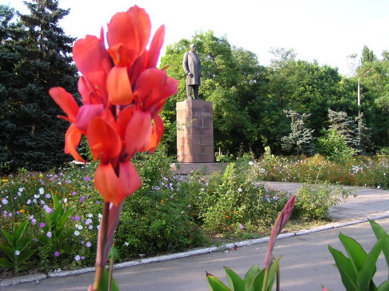 Памятник Ленину в центре Очакова, Очаков