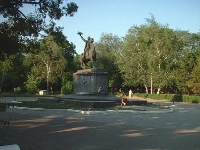 Suvorov monument, Izmail, Ukraine, photo by Pavel Shegarev, Измаил