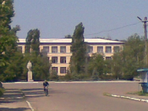 Школа(вид с центра), Сарата